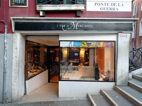 Prices are calculated as. . I tre mercanti